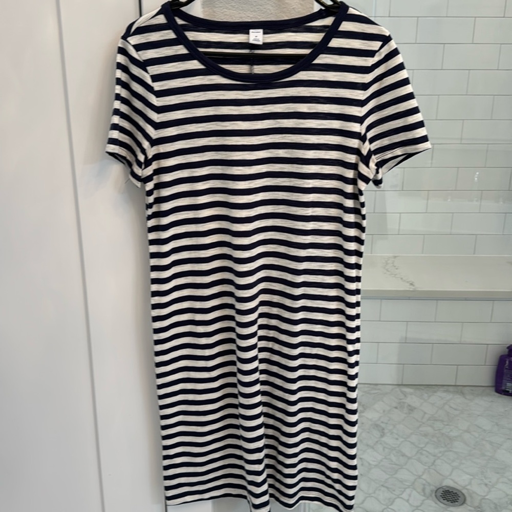 Navy and white t-shirt striped dress!